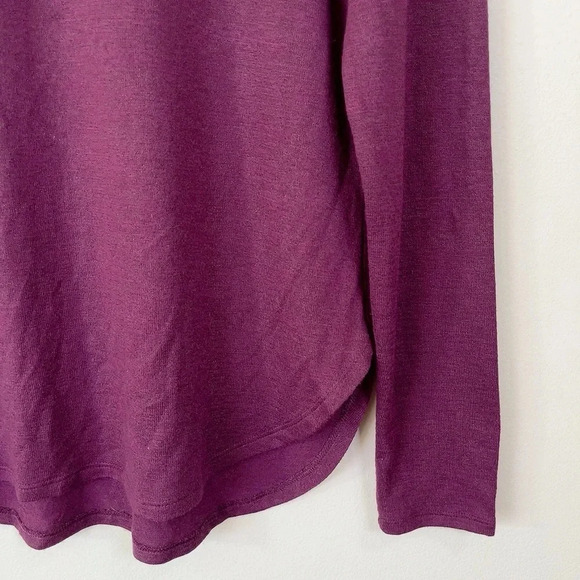 Banana Republic Curved Hem  Luxepun Tshirt - Picture 7 of 14